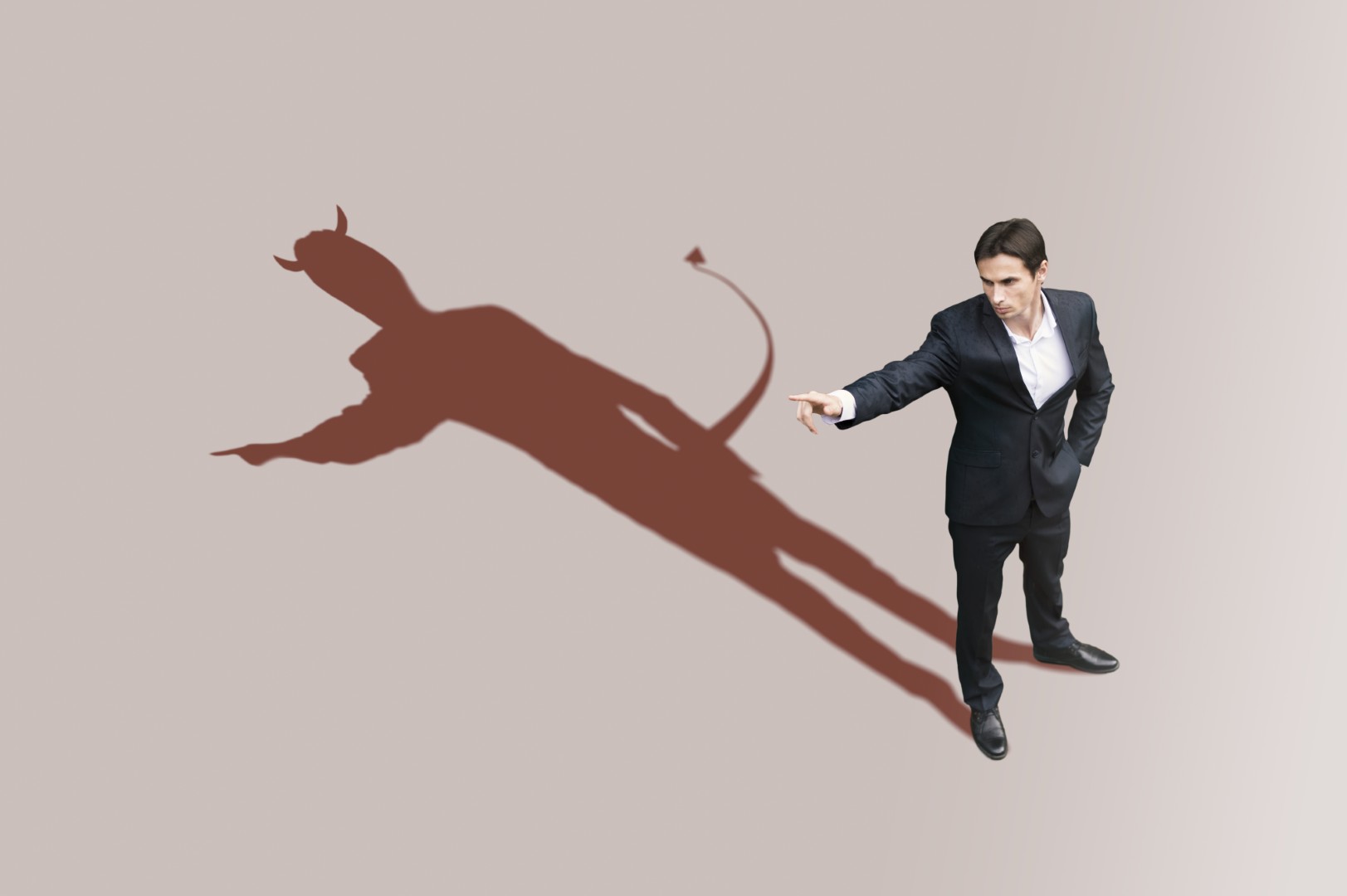Comment répondre à quelqu’un qui croit aux théories du complot ?