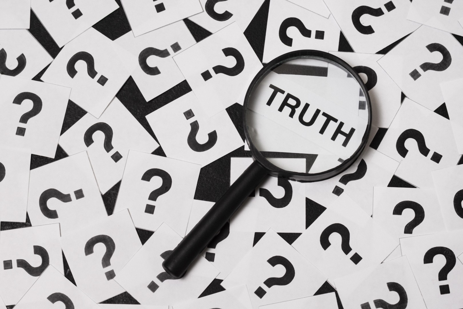 Rhétorique & esprit critique  : apprendre à reconnaître les arguments fallacieux ou déjouer les pièges rhétoriques : les arguments fallacieux